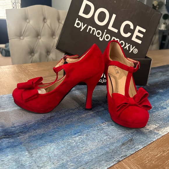 Sexy Red Heels sz8
Pinup Retro Red Bow Heels - Picture 2 of 4